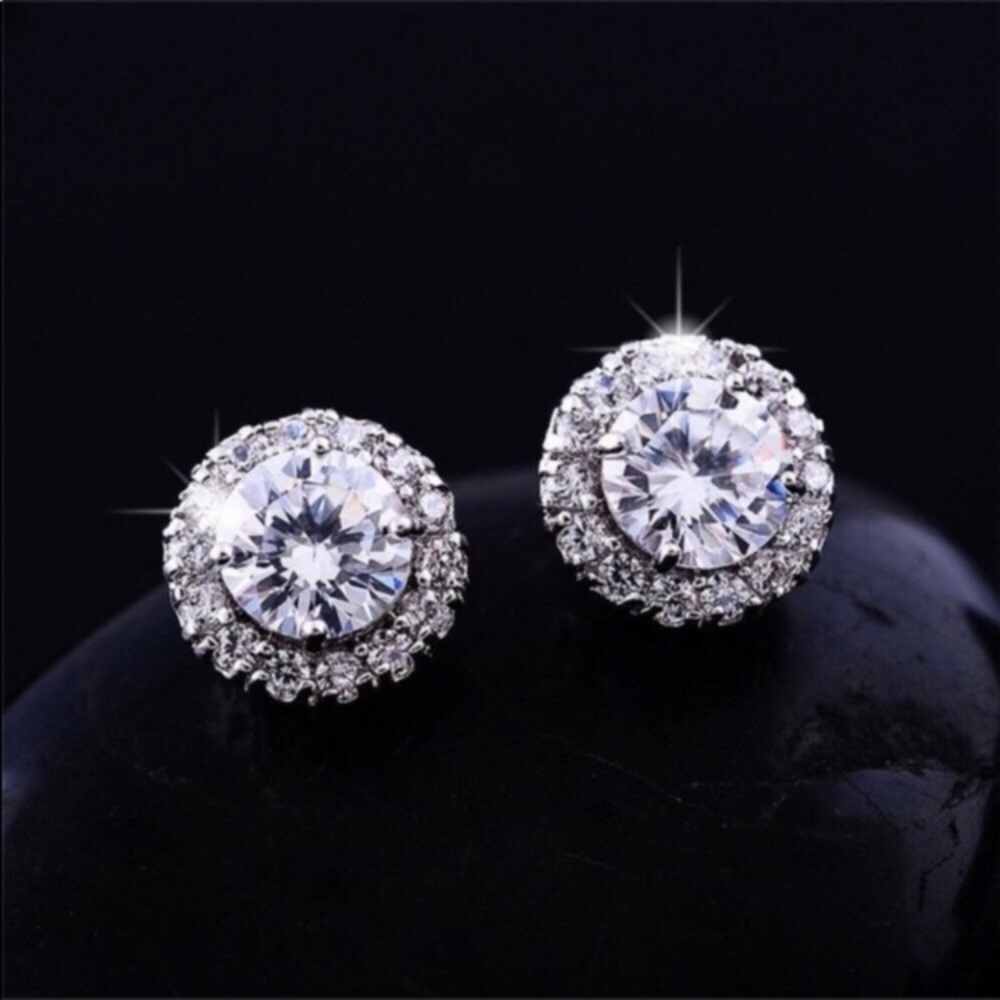 18k White Gold Diamond Earrings - Picture 4 of 9